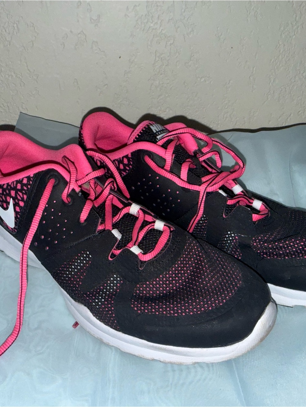 Nike Women's Black and Hot Pink Running Sneakers